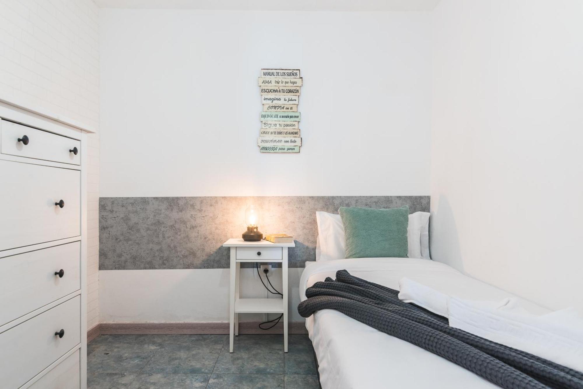 Home2book Stunning Beachfront Apt, Apartamento