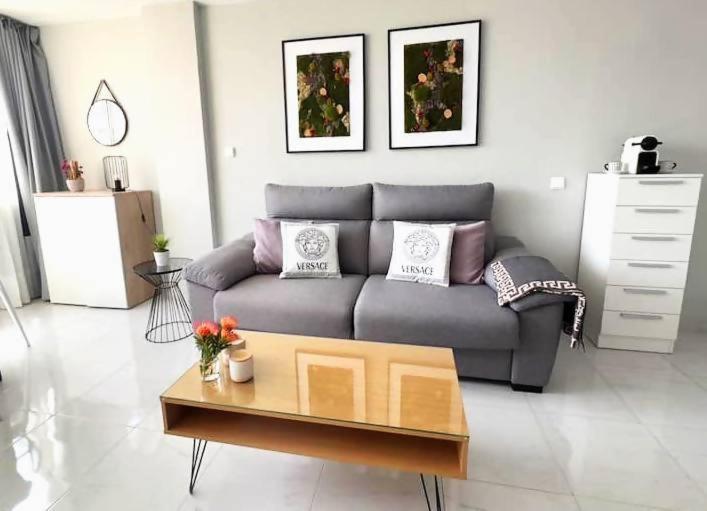 Con Piscina Y Aire Acondicionado Appartamento