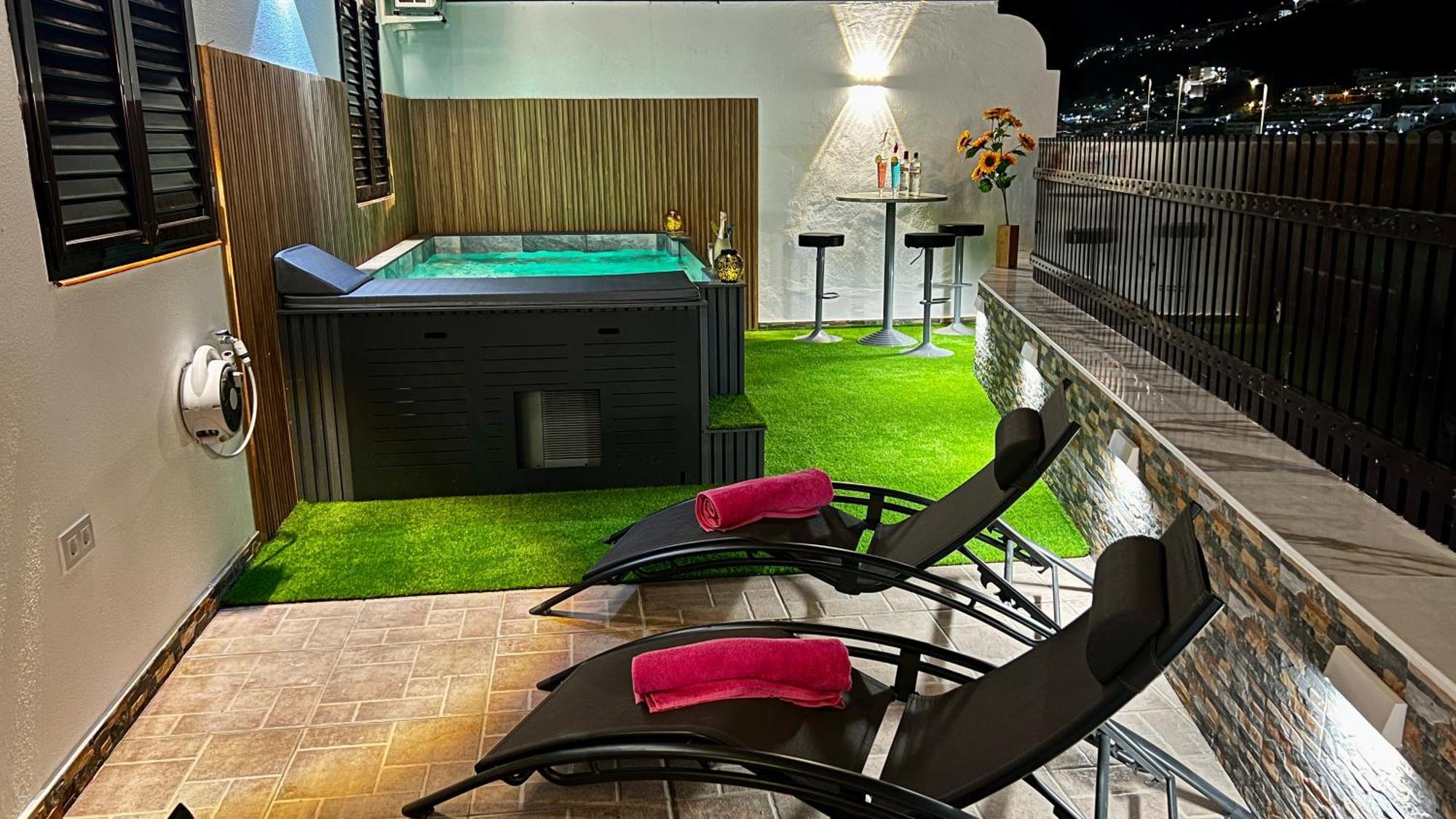 Villa Puerto Rico In Front Of The Shopping Center With Private Heated Saltwater Jacuzzi Pool & Arcade Games Puerto Rico (Gran Canaria)